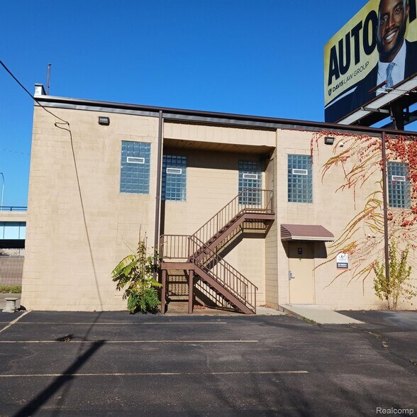 More Photos Of 15921 W 8 Mile Rd, Detroit Flex For Sale