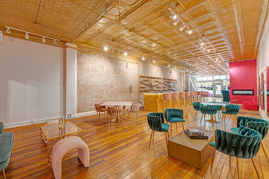 More Photos Of 122 W Main St, Florence Storefront For Sale