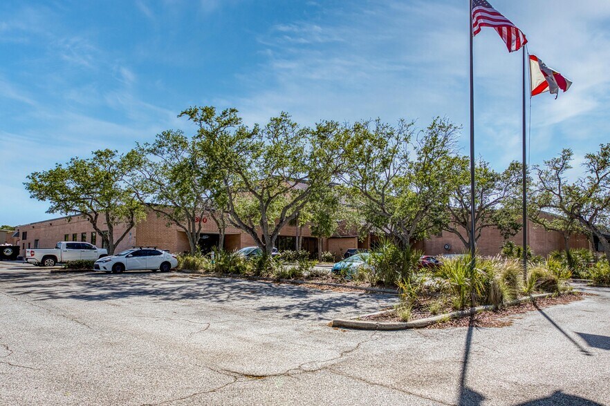 More Photos Of 1800 University Pky, Sarasota Warehouse For Sale