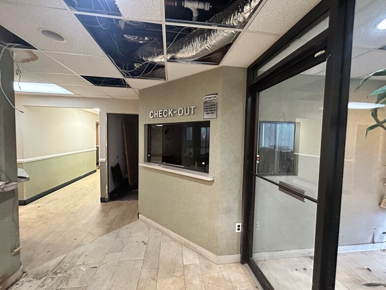 More Photos Of 1201 Northern Blvd, Manhasset Medical For Lease