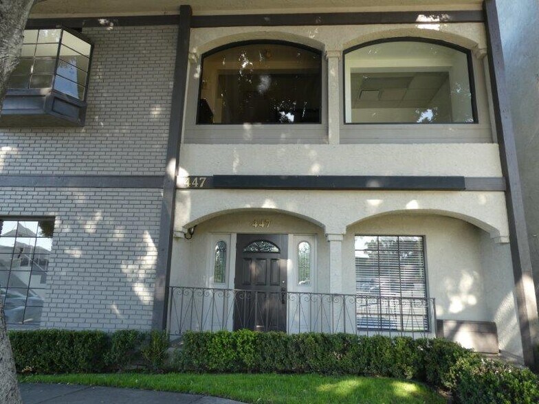 More Photos Of 447 W Burchett St, Glendale Office For Sale