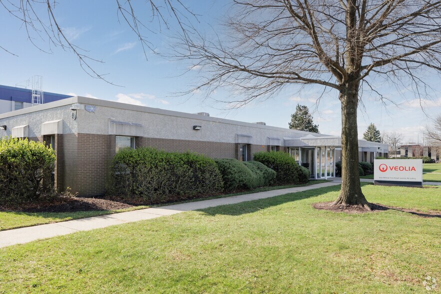 Primary Photo Of 600 Willow Tree Rd, Leonia Manufacturing For Lease