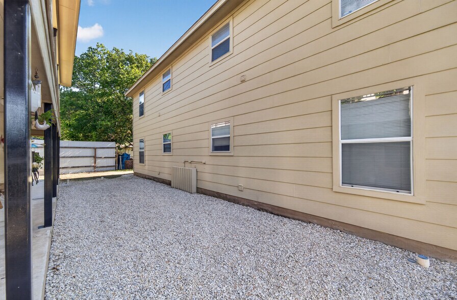 More Photos Of 926 Drury Ln, San Antonio Apartments For Sale