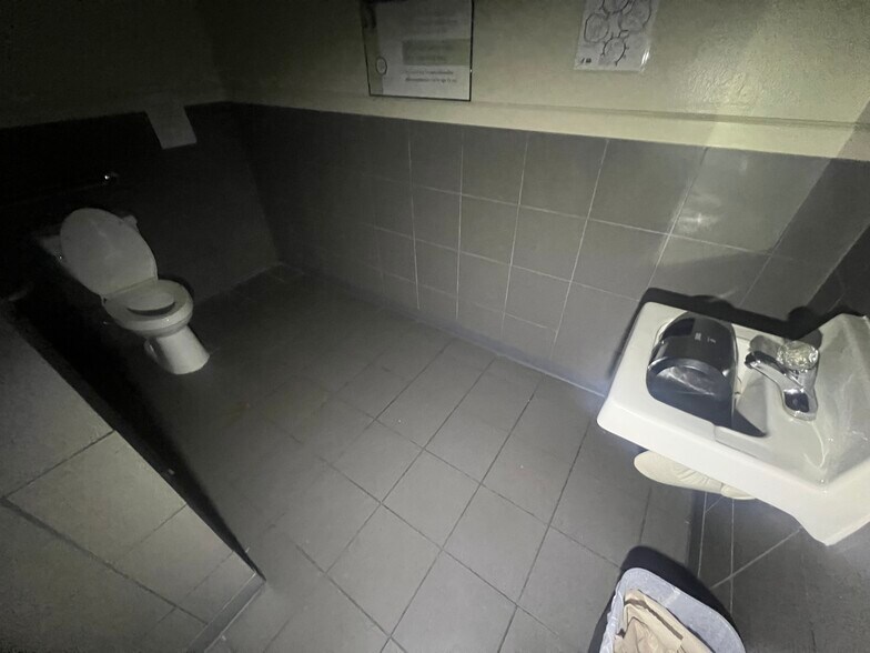 More Photos Of 1800 W Pioneer Pky, Arlington Medical For Lease