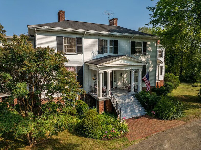 More Photos Of 850 Kinderton Rd, Clarksville Hospitality For Sale