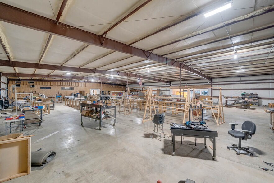 More Photos Of 1106 N 10th St, Winterset Flex For Sale