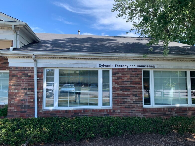 More Photos Of 5800 Monroe St, Sylvania Medical For Sale