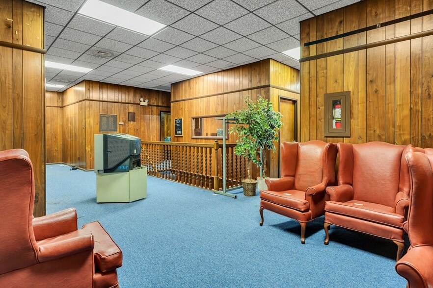 More Photos Of 210 Woodruff St, Madison Specialty For Sale