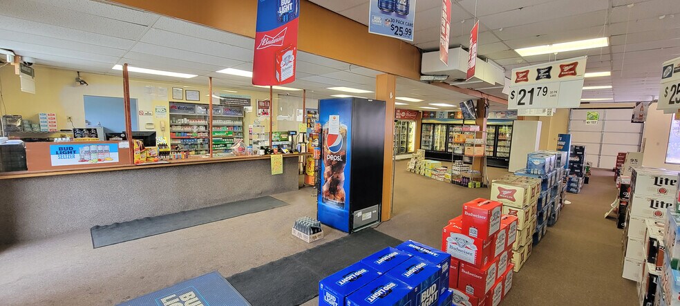 More Photos Of 700 E Main St, Plymouth Freestanding For Lease