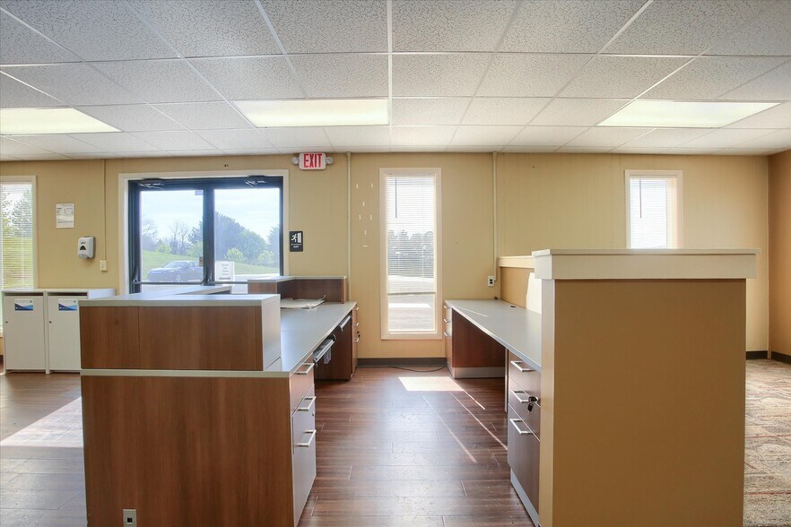 More Photos Of 55 W Shortcut Rd, Newport Loft Creative Space For Sale