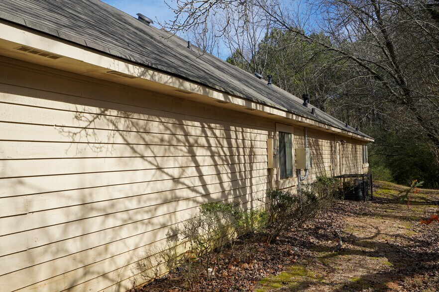 More Photos Of 2950 Stone Hogan Connector Rd SW, Atlanta Medical For Sale