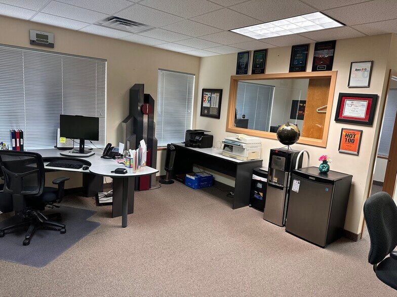 More Photos Of 1449 Old Waterbury Rd, Southbury Office For Lease