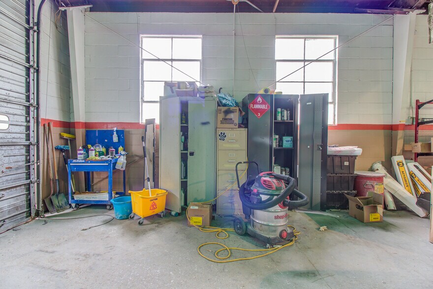 More Photos Of 1814 33rd Ave, Gulfport Auto Repair For Sale