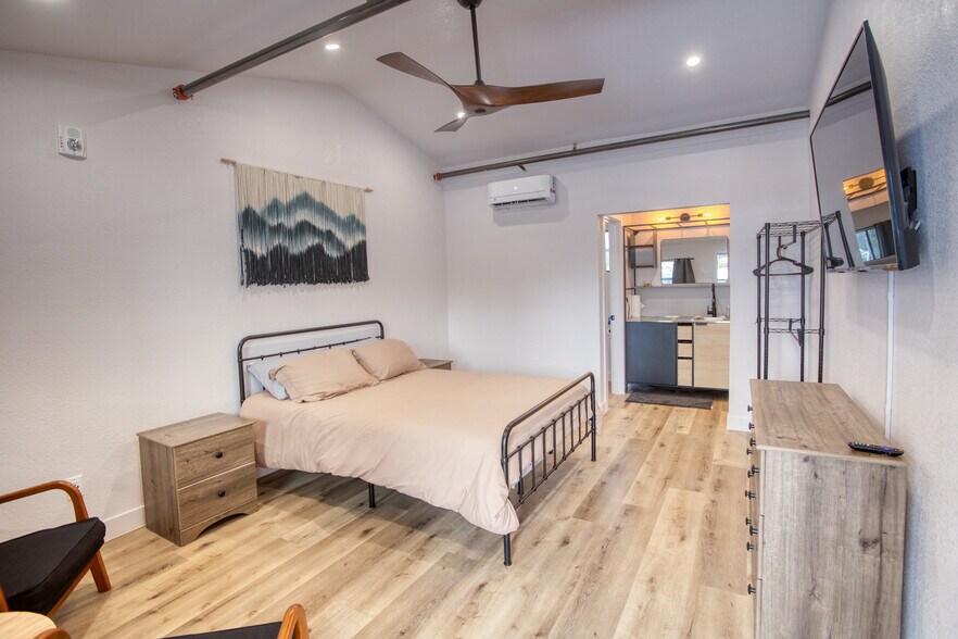 More Photos Of 858 E White Mountain Blvd, Pinetop Hotel For Sale