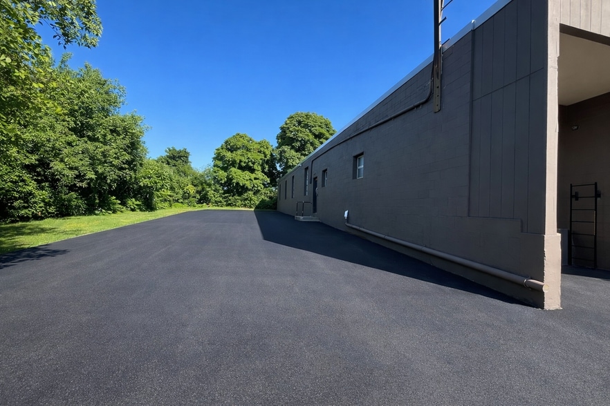 More Photos Of 1018 Cadillac St, Syracuse Light Manufacturing For Lease