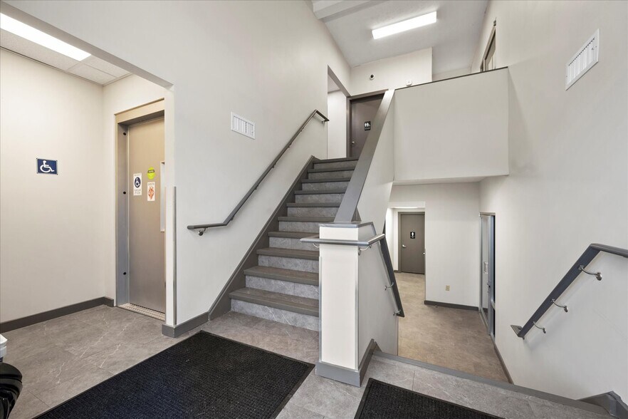 More Photos Of 4 Adler Dr, East Syracuse Office For Lease