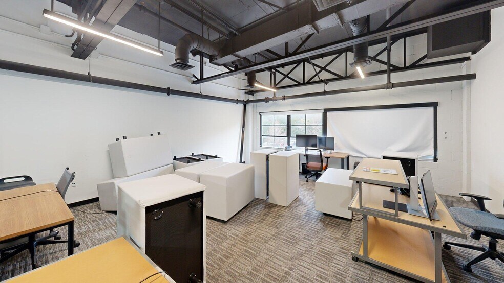 More Photos Of 550 Somerset Ter NE, Atlanta General Retail For Lease