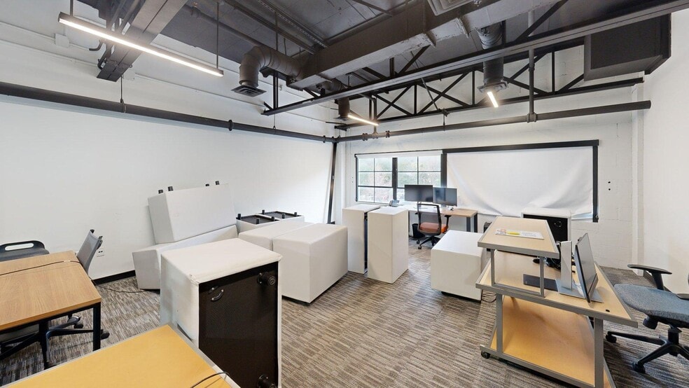 More Photos Of 550 Somerset Ter NE, Atlanta Storefront For Lease