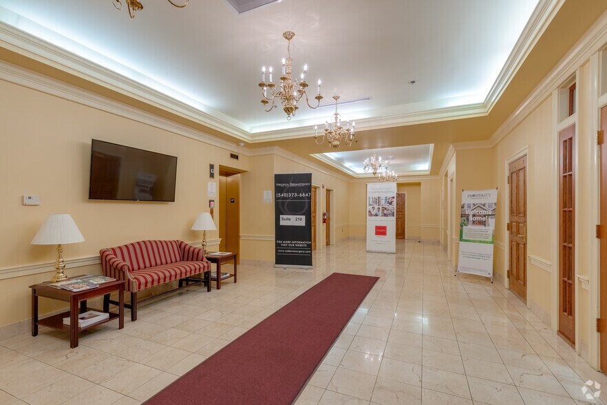 More Photos Of 13875 Hedgewood Dr, Woodbridge Medical For Lease