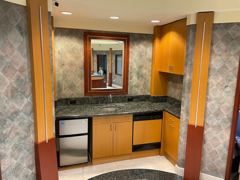 More Photos Of 2550 S Douglas Rd, Coral Gables Medical For Lease