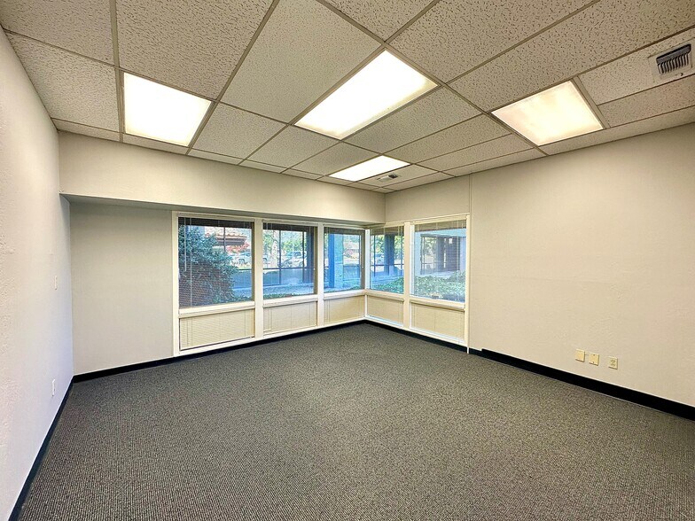 More Photos Of 3002-3028 Beacon Blvd, West Sacramento Medical For Lease