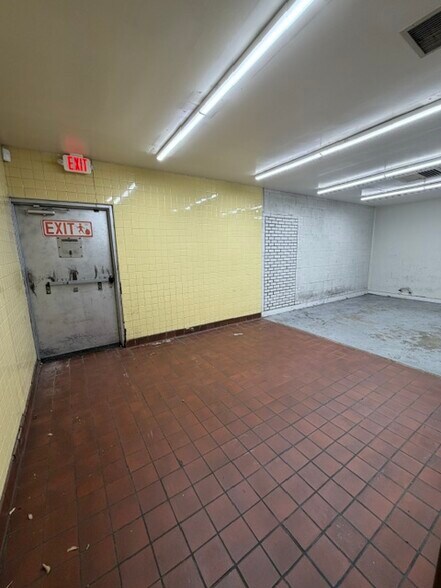 More Photos Of 2820 Ramsey St, Fayetteville Freestanding For Sale