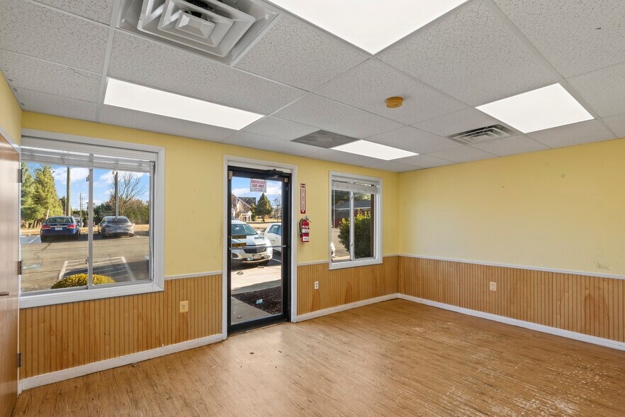 More Photos Of 9380 Forestwood Ln, Manassas Office For Lease