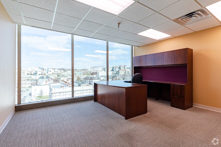 More Photos Of 222 NE Monroe St, Peoria Office For Sale
