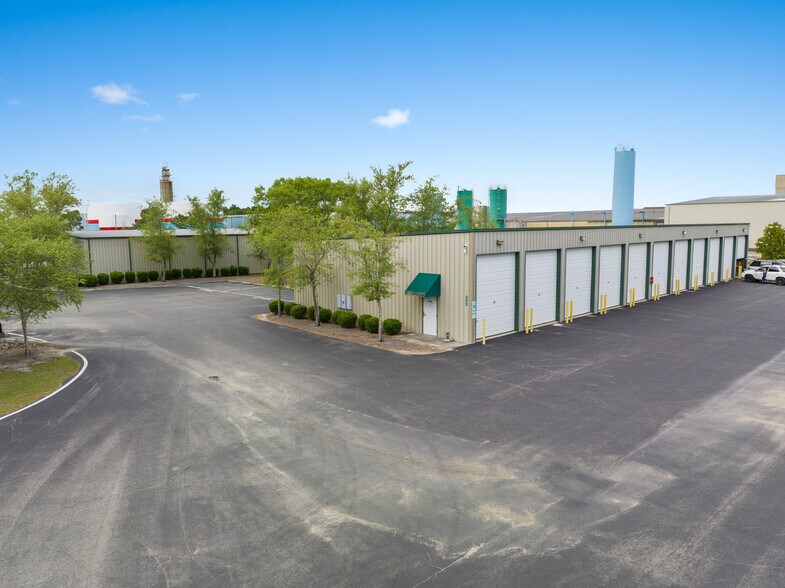 More Photos Of 202 Transcom Ct, Wilmington Self Storage For Lease