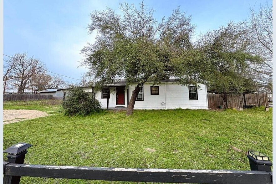 Primary Photo Of 204 Bowser St, Rockdale Office Residential For Sale