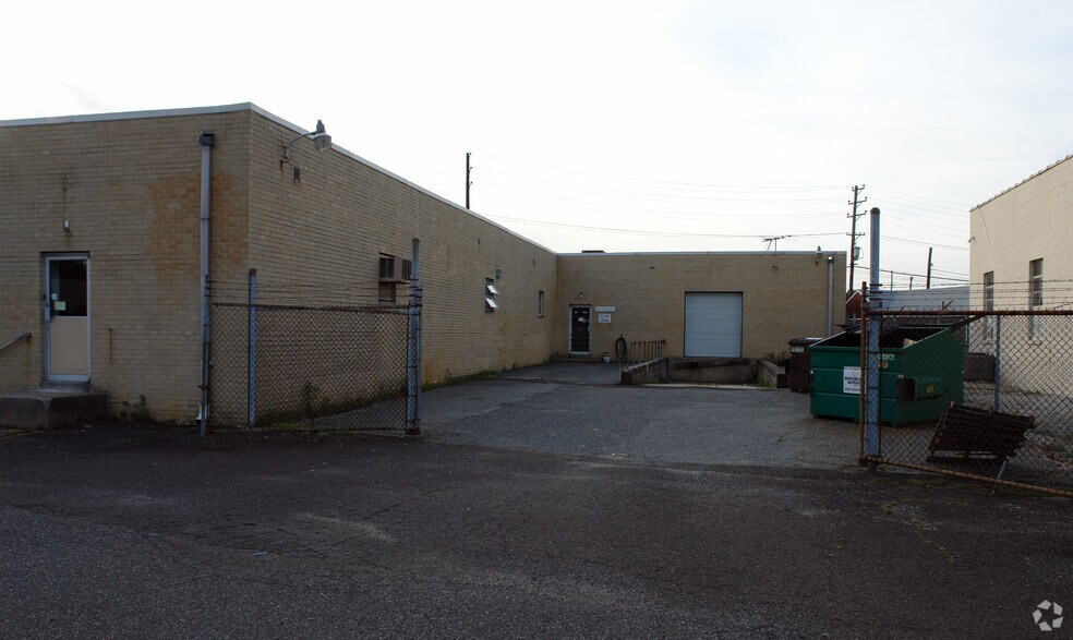 More Photos Of 7300 N Crescent Blvd, Pennsauken Warehouse For Lease