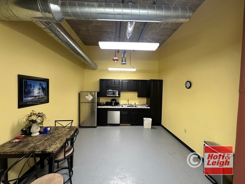 More Photos Of 1025 S Broadway St, Akron Warehouse For Sale