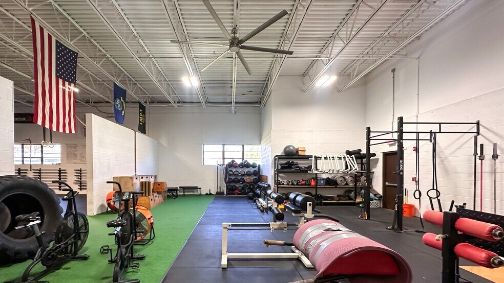 More Photos Of 40 Callender Rd, Watertown Warehouse For Lease