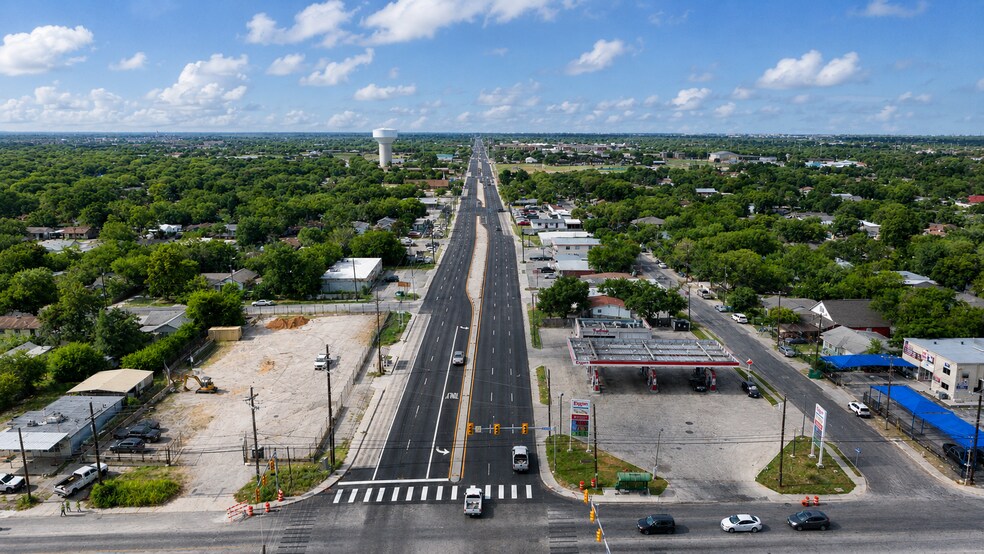 More Photos Of 755 N General McMullen Dr, San Antonio Light Manufacturing For Lease