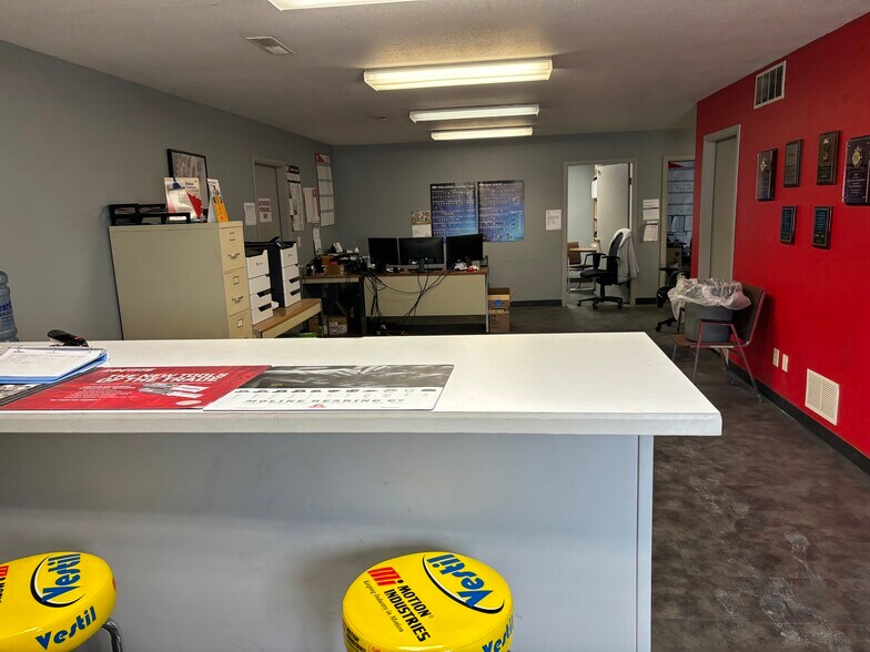 More Photos Of 1304 Rath Ave, Dodge City Distribution For Sale