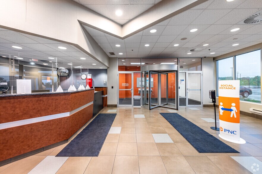 More Photos Of 6750 Miller Rd, Brecksville Flex For Lease