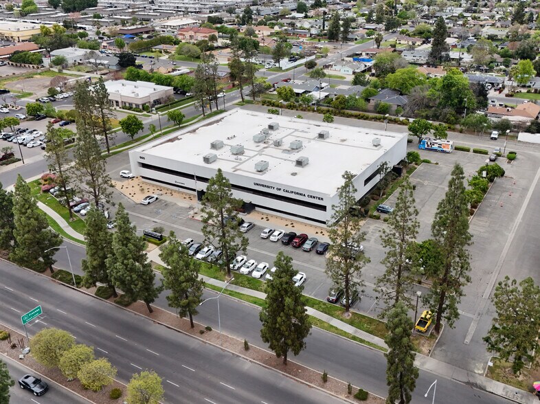 Primary Photo Of 550 E Shaw Ave, Fresno Office For Sale