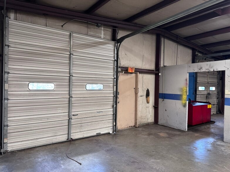 More Photos Of 293 Edwardia Dr, Greensboro Warehouse For Sale