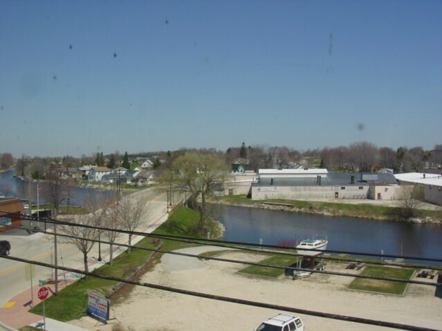 More Photos Of 300 4th St, Algoma Apartments For Sale