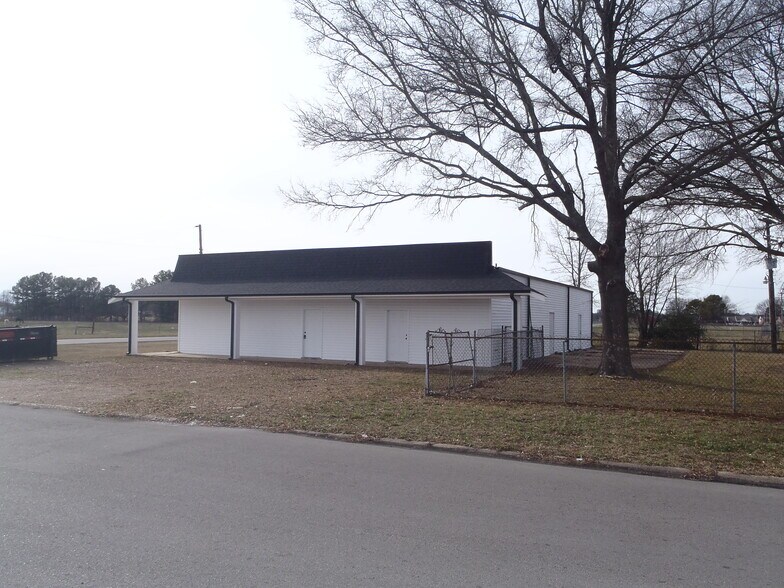 Primary Photo Of 2025 McLarty Dr, Newport Office For Sale