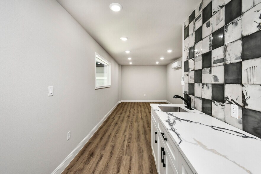 More Photos Of 31588 Industrial Park Dr, Pinehurst Flex For Lease