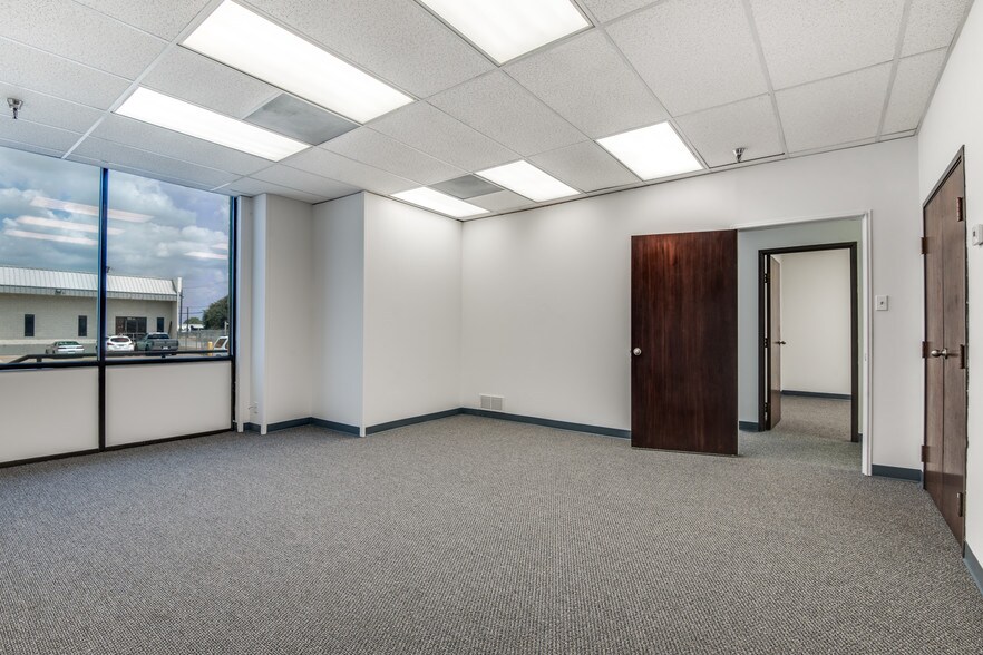 More Photos Of 5145 Norwood Rd, Dallas Industrial For Sale