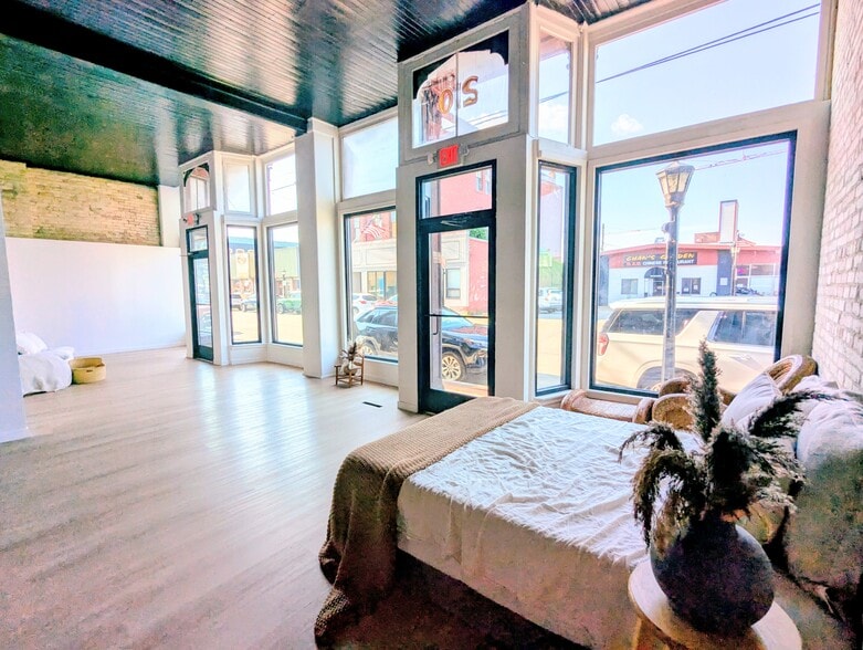 More Photos Of 1017 Washington Ave, Bay City Storefront Retail Residential For Sale
