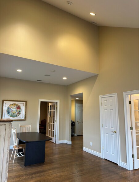 More Photos Of 319 1st Ave, Saint James Office For Sale