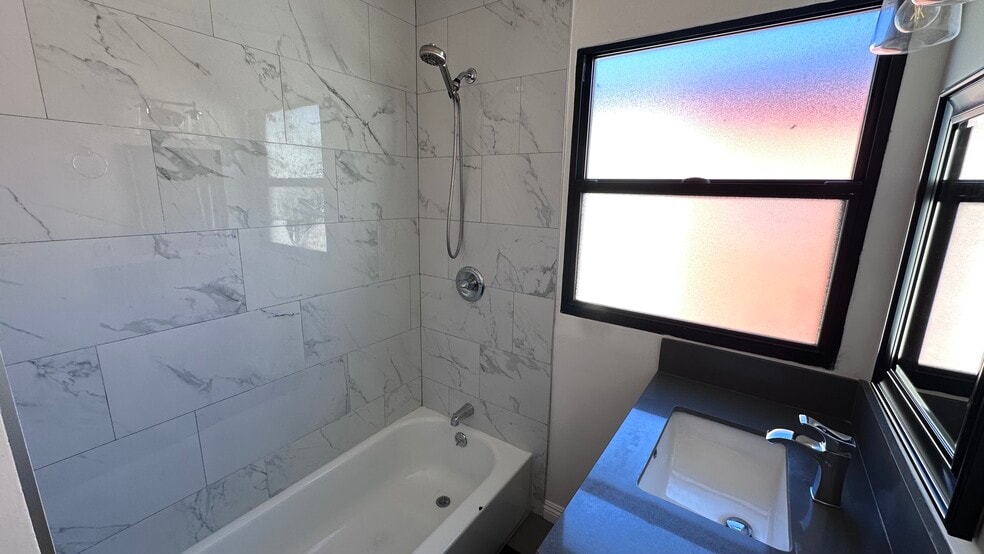 More Photos Of 1152-1158 S Bronson Ave, Los Angeles Apartments For Sale