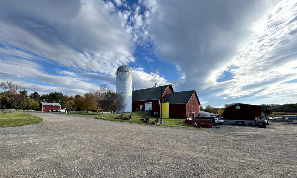 More Photos Of 6810 E Seneca Tpke, Jamesville Specialty For Sale