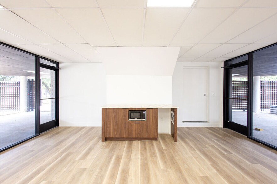 More Photos Of 8225 Westglen Dr, Houston Office For Sale