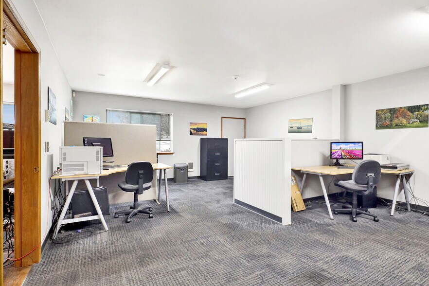 More Photos Of 2222 Queen St, Bellingham Warehouse For Lease