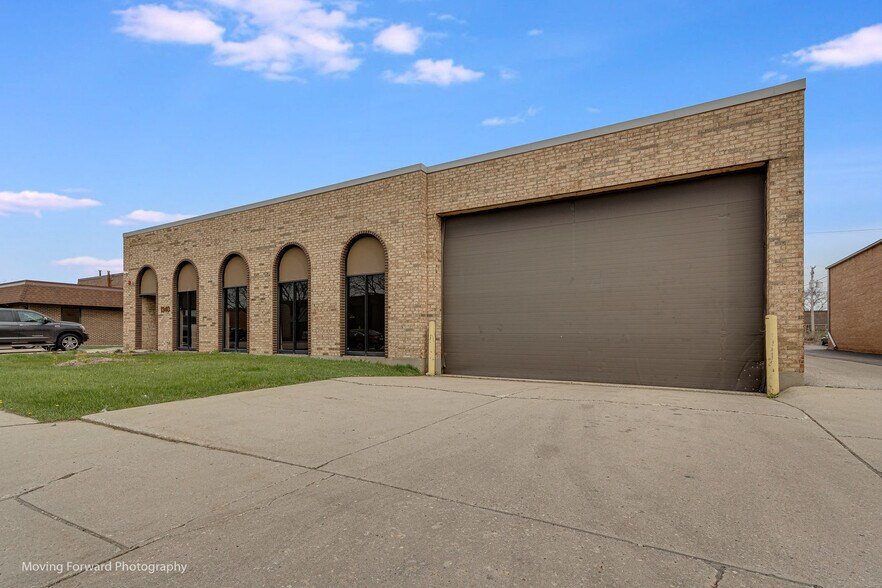 Primary Photo Of 1340 Louis Ave, Elk Grove Village Warehouse For Lease