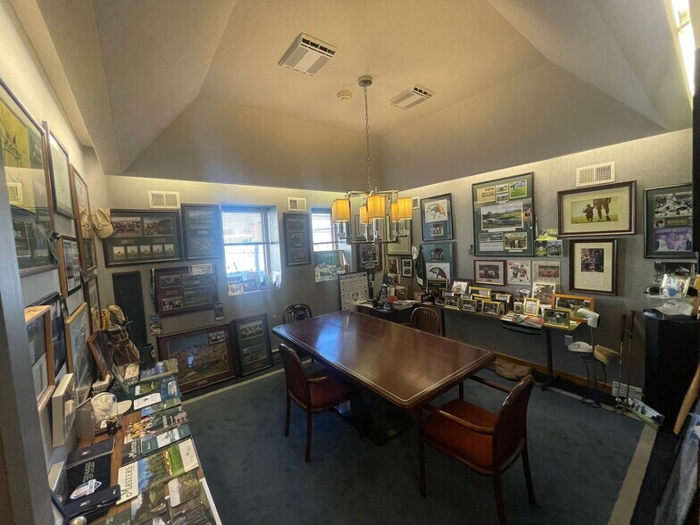 More Photos Of 3107 Beale Ave, Altoona Office For Sale